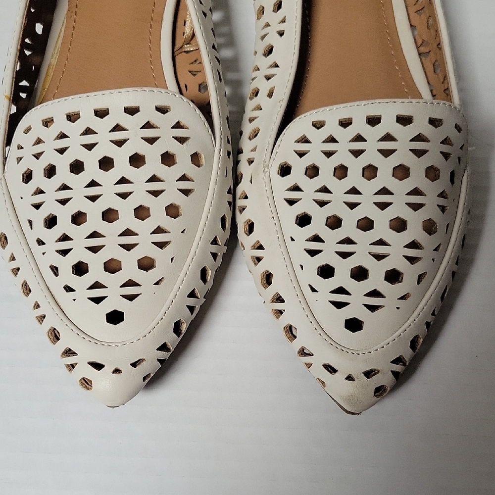 Report Women's Cream Laser-Cut Pointed Flats - Picture 2 of 7